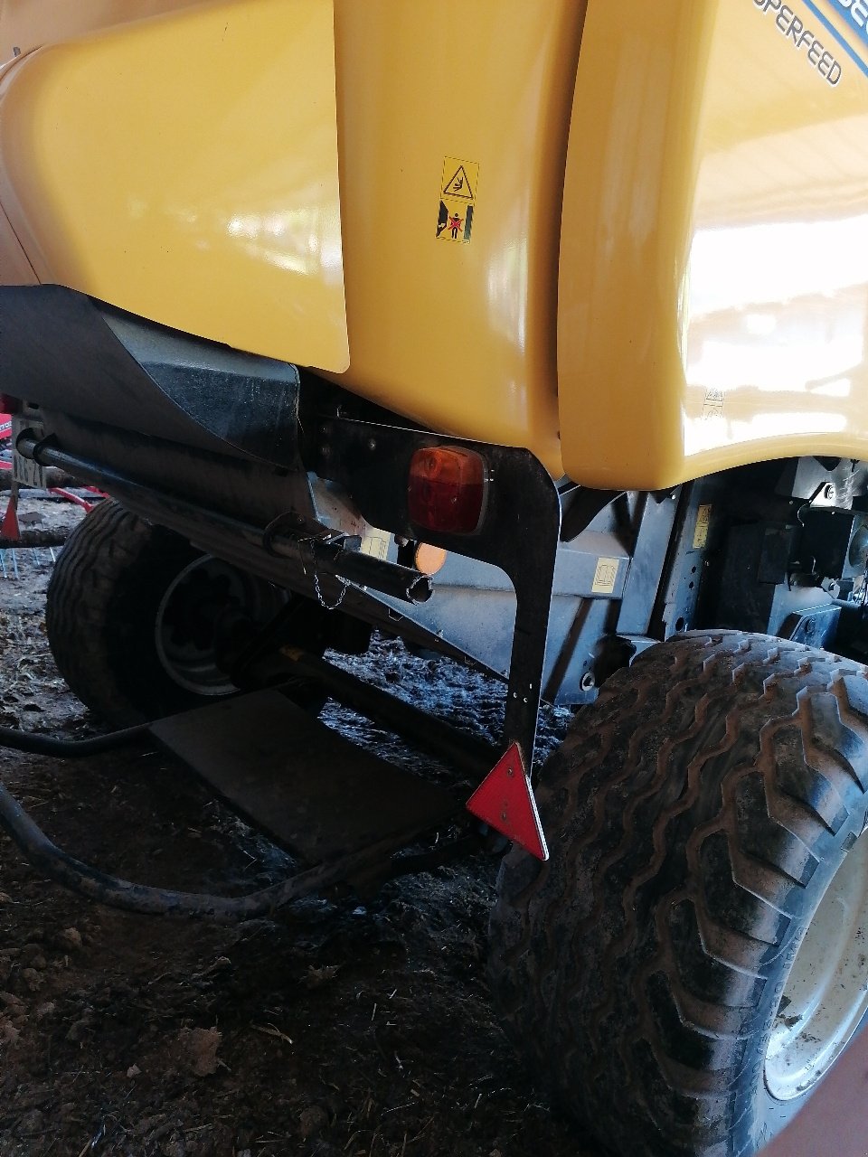 Rundballenpresse del tipo New Holland Roll Belt 150 Superfeed, Gebrauchtmaschine In Saint-Nabord (Immagine 3)