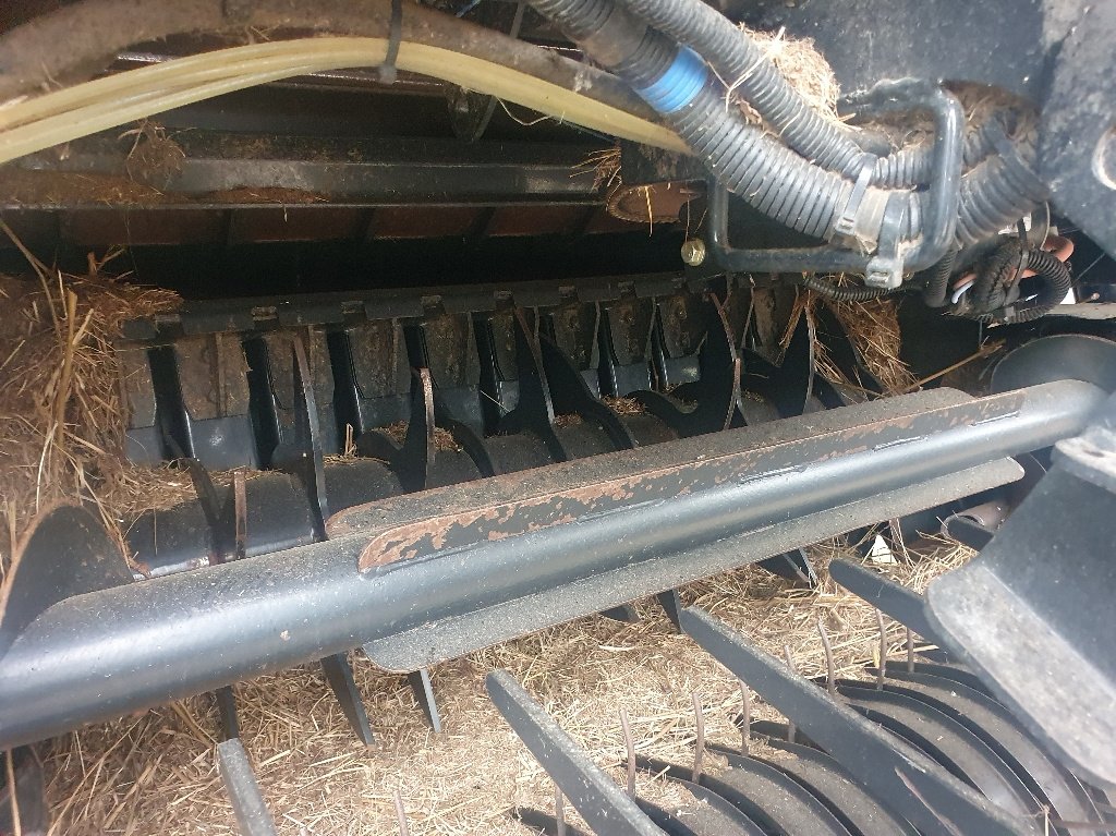 Rundballenpresse des Typs New Holland Roll belt 150, Gebrauchtmaschine in SAINTENY (Bild 10)