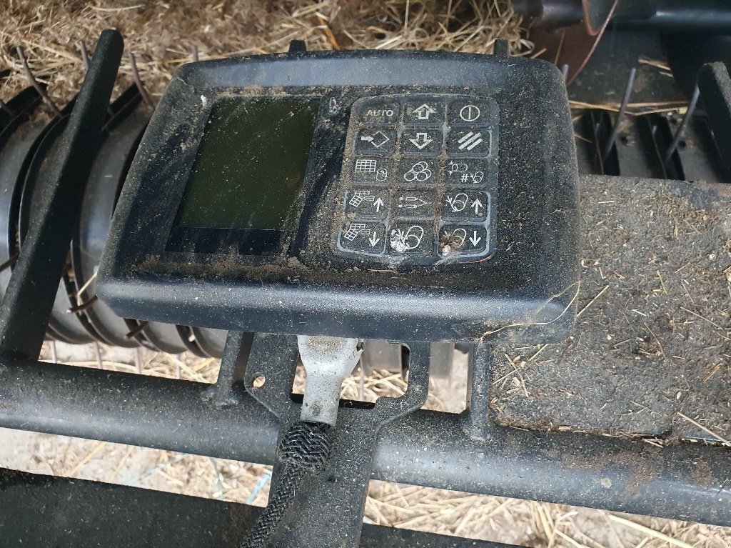 Rundballenpresse des Typs New Holland Roll belt 150, Gebrauchtmaschine in SAINTENY (Bild 9)