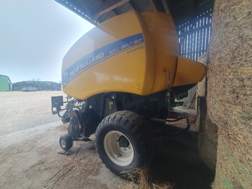 Rundballenpresse des Typs New Holland Roll belt 150, Gebrauchtmaschine in SAINTENY (Bild 5)