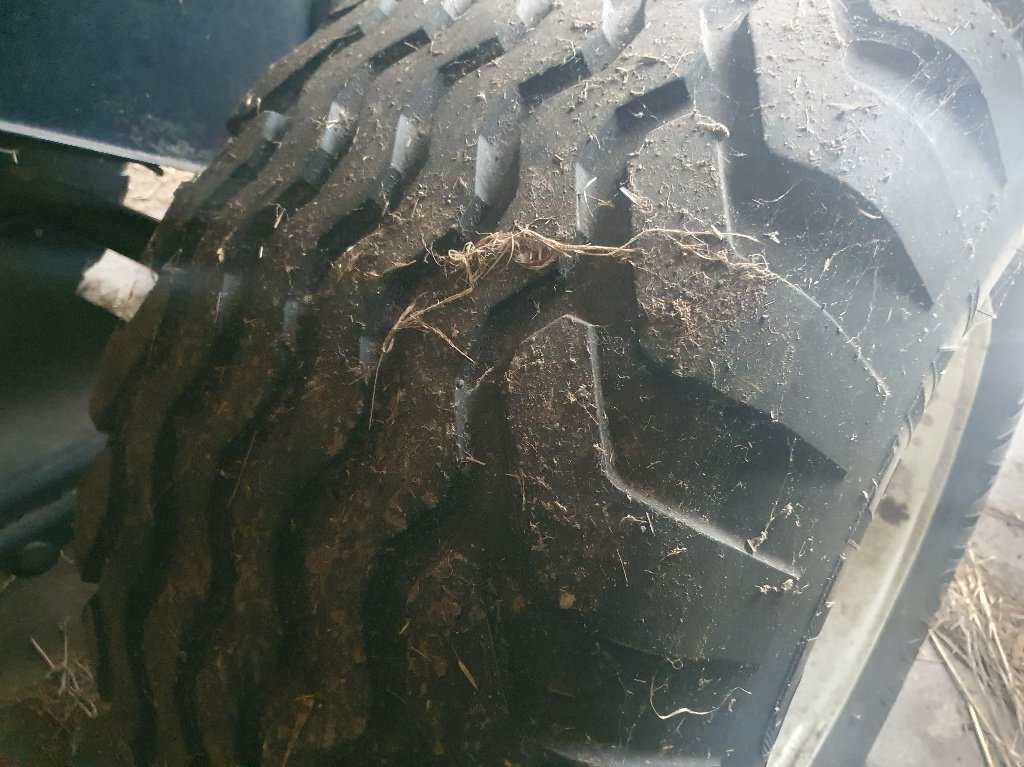 Rundballenpresse des Typs New Holland Roll belt 150, Gebrauchtmaschine in SAINTENY (Bild 7)