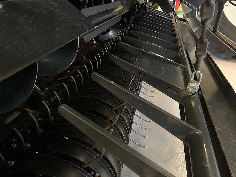 Rundballenpresse typu New Holland ROLL BELT 180 Crop Cutter, Gebrauchtmaschine v Noerdange (Obrázek 4)