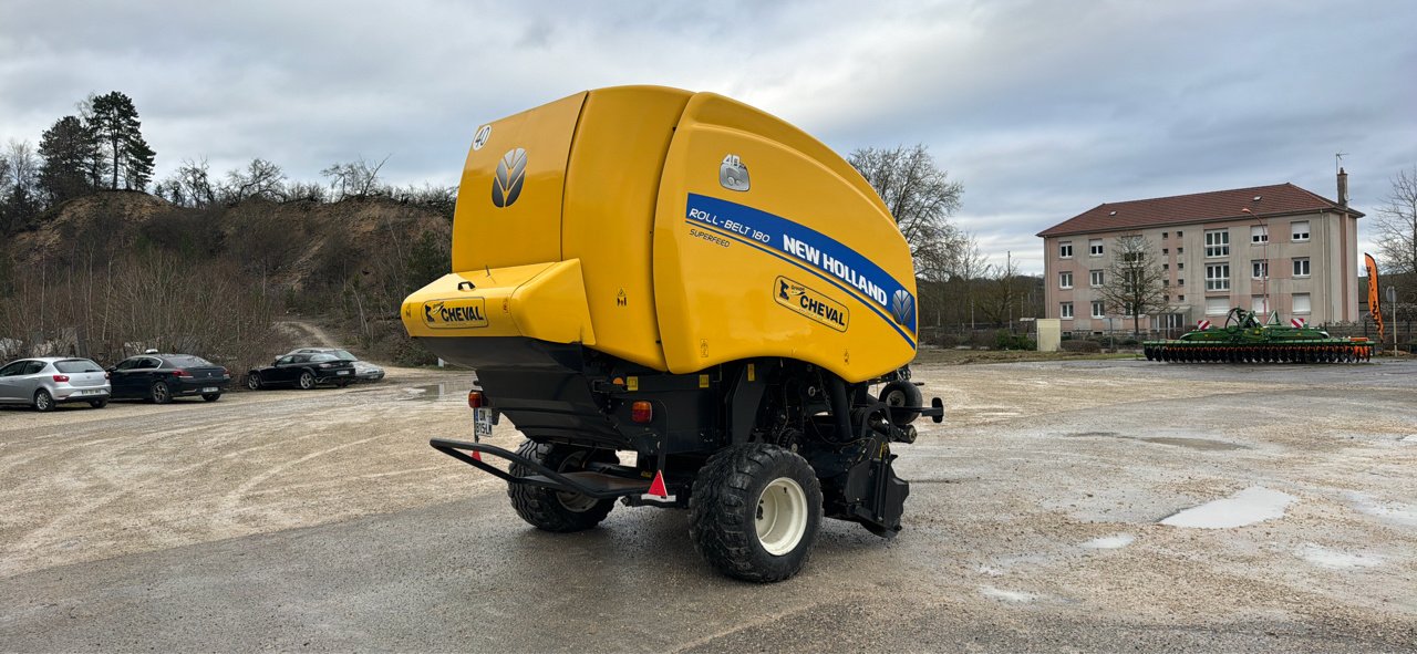 Rundballenpresse типа New Holland ROLL BELT 180 SE, Gebrauchtmaschine в Saint-Nabord (Фотография 5)