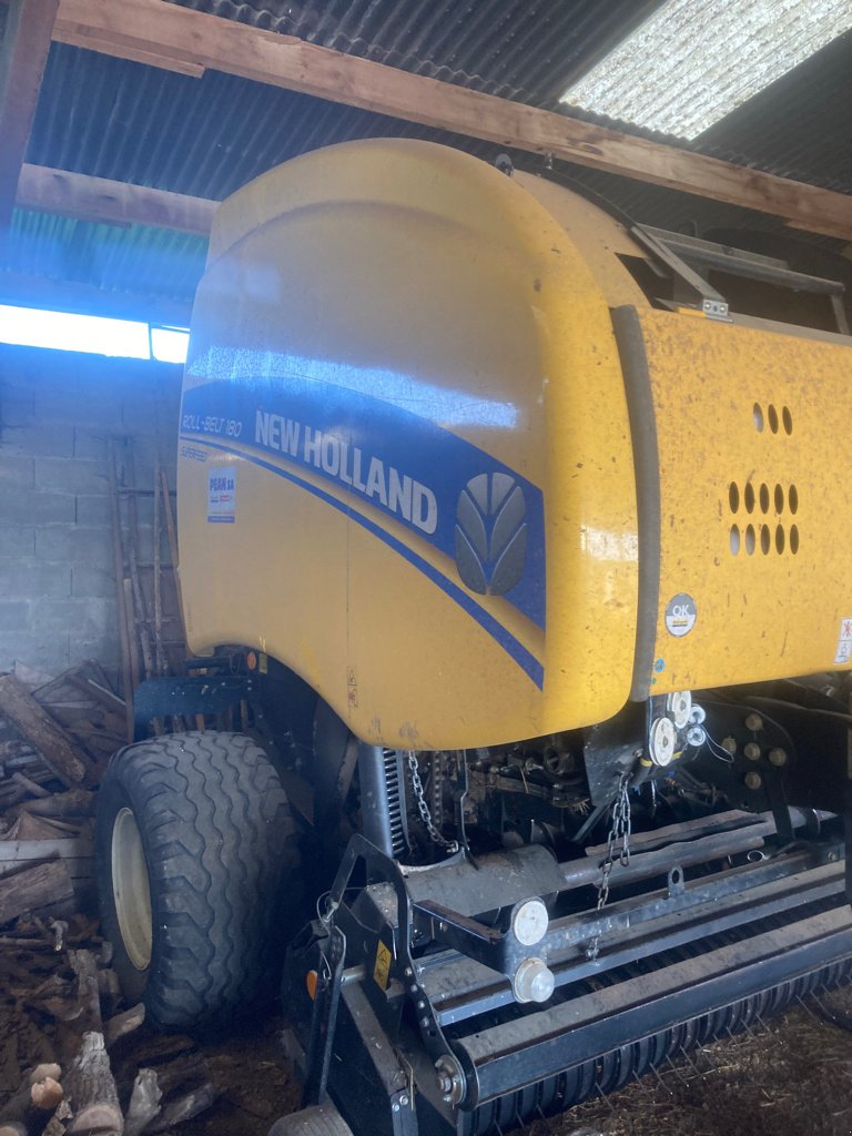 Rundballenpresse of the type New Holland ROLL BELT 180, Gebrauchtmaschine in CORMENON (Picture 1)