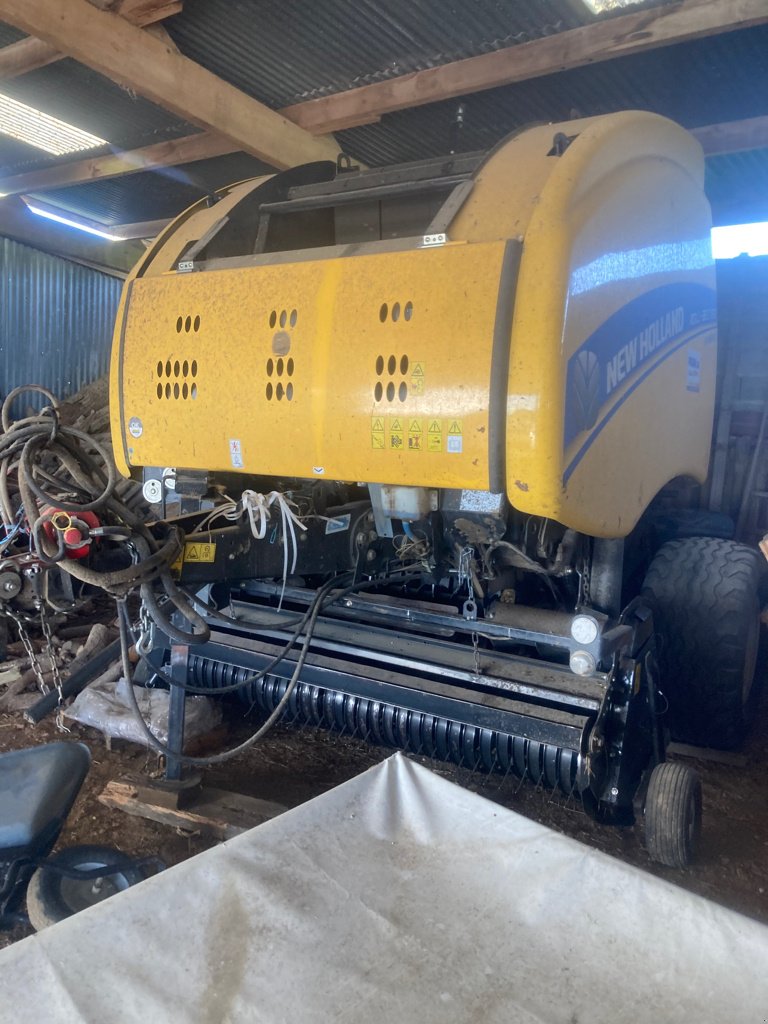Rundballenpresse of the type New Holland ROLL BELT 180, Gebrauchtmaschine in CORMENON (Picture 2)
