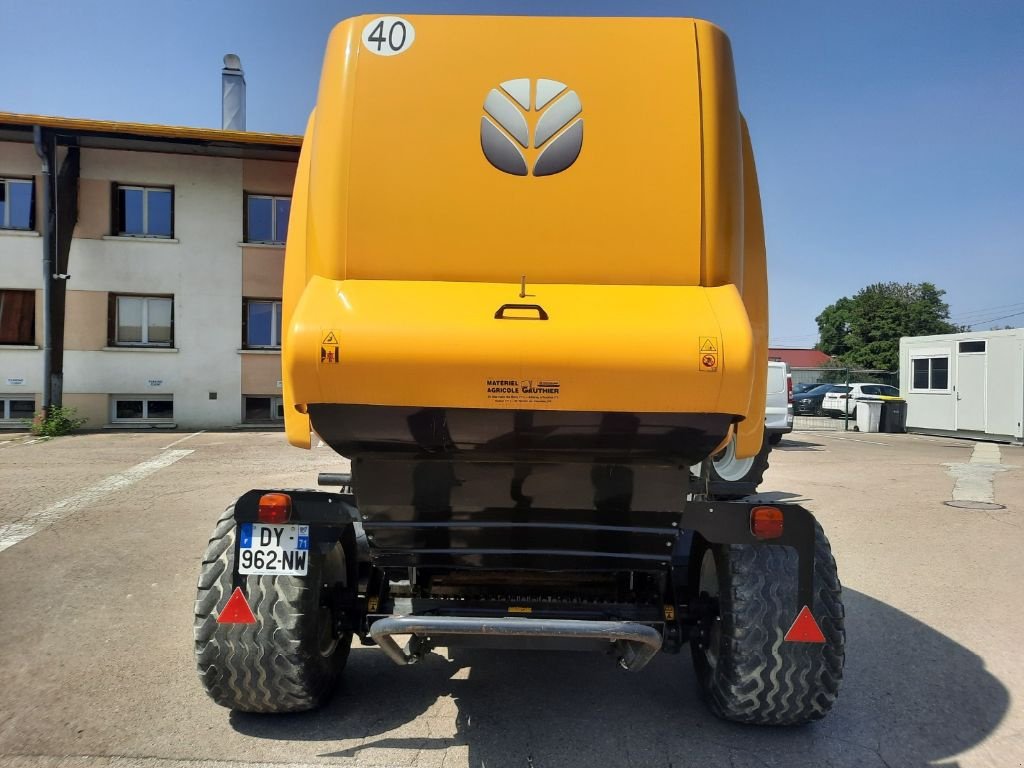 Rundballenpresse van het type New Holland ROLL BELT 180, Gebrauchtmaschine in CHEMAUDIN ET VAUX (Foto 3)