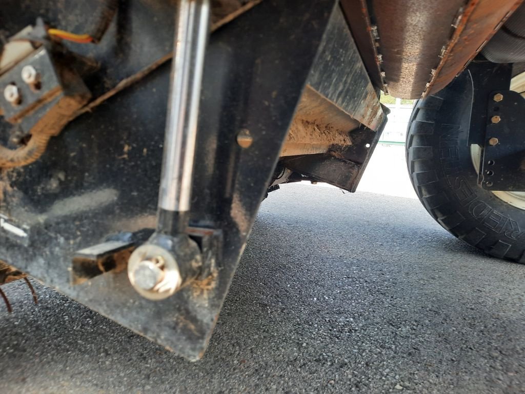 Rundballenpresse van het type New Holland ROLL BELT 180, Gebrauchtmaschine in CHEMAUDIN ET VAUX (Foto 5)