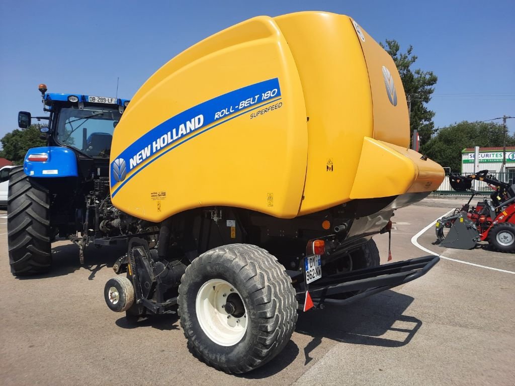 Rundballenpresse van het type New Holland ROLL BELT 180, Gebrauchtmaschine in CHEMAUDIN ET VAUX (Foto 9)