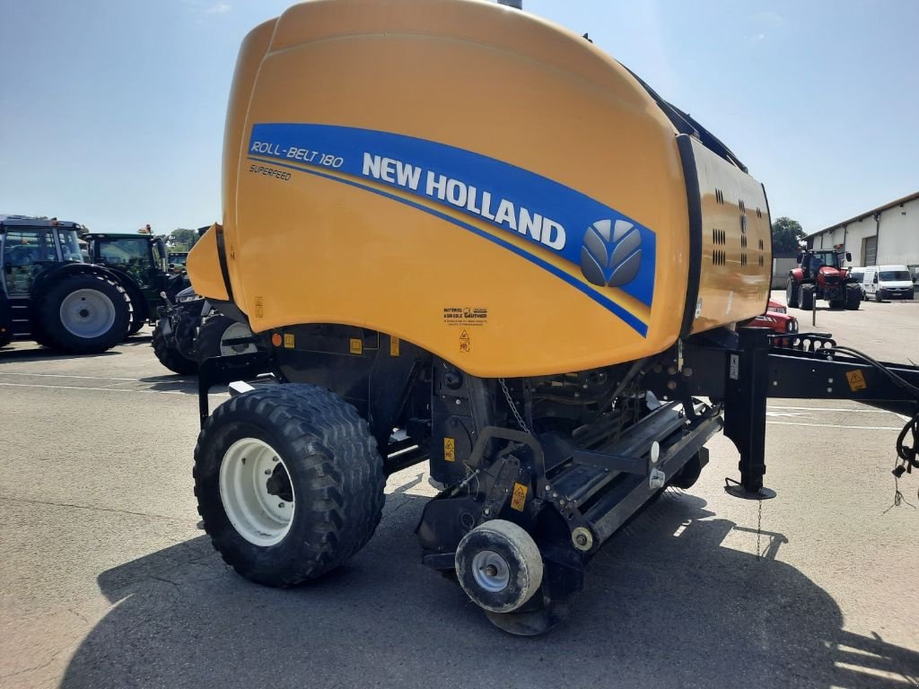 Rundballenpresse van het type New Holland ROLL BELT 180, Gebrauchtmaschine in CHEMAUDIN ET VAUX (Foto 2)