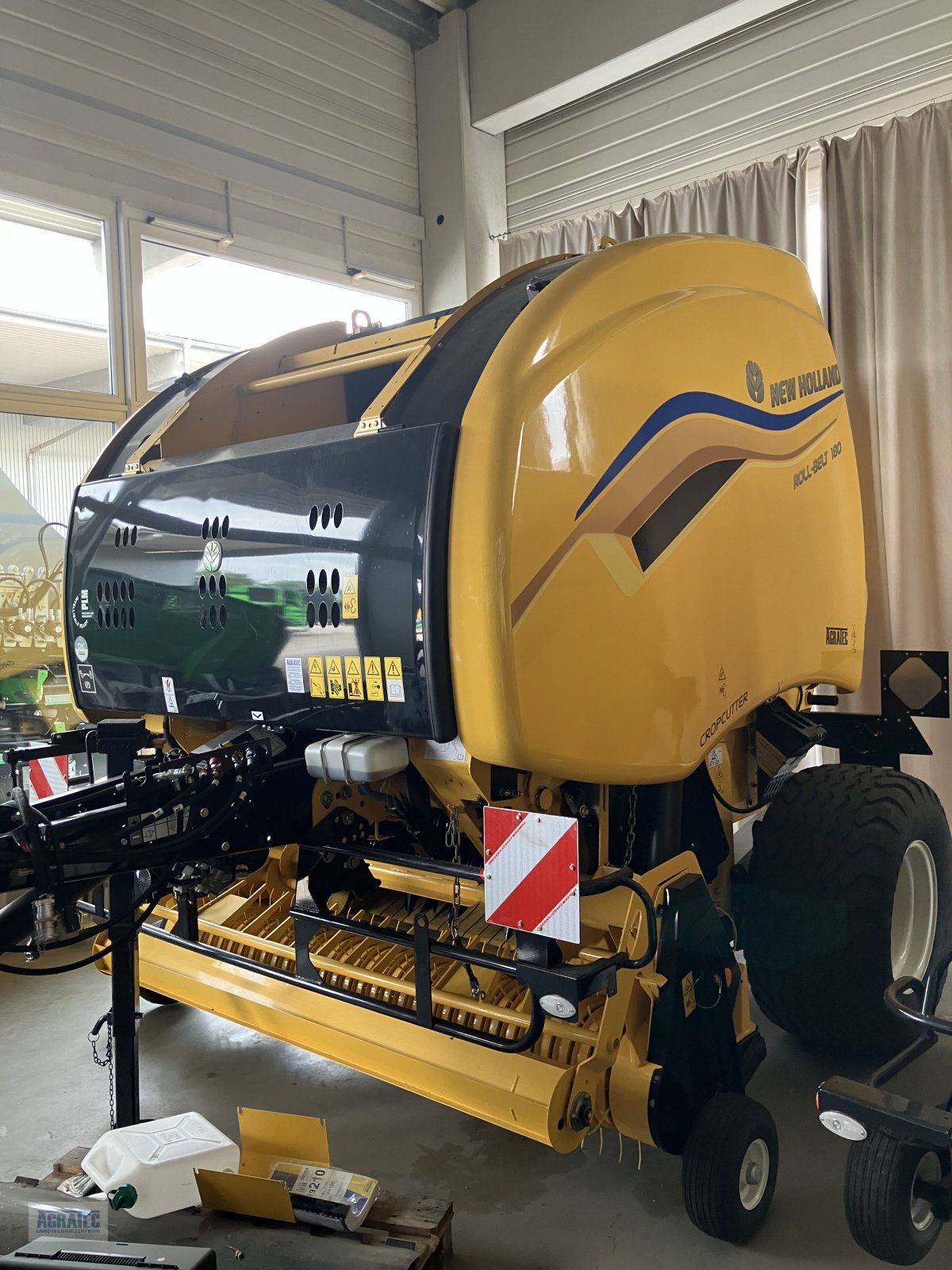 Rundballenpresse des Typs New Holland Roll Belt 180, Neumaschine in Salching bei Straubing (Bild 2)