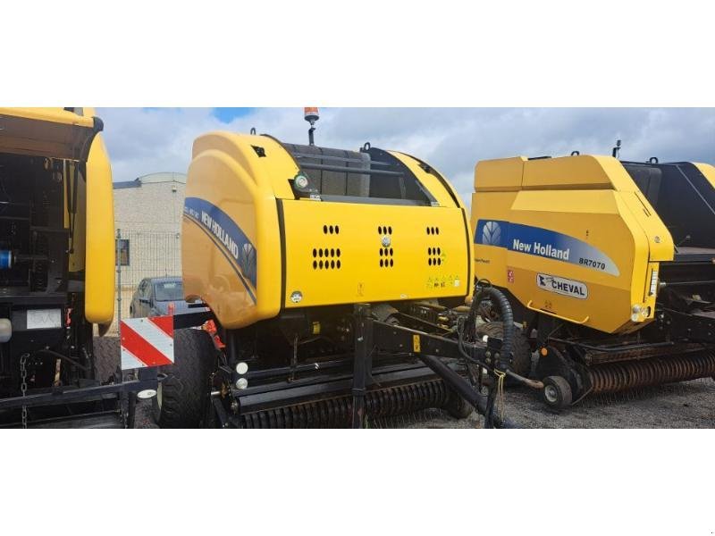 Rundballenpresse typu New Holland ROLL-BELT180, Gebrauchtmaschine v CHAUMONT (Obrázek 1)