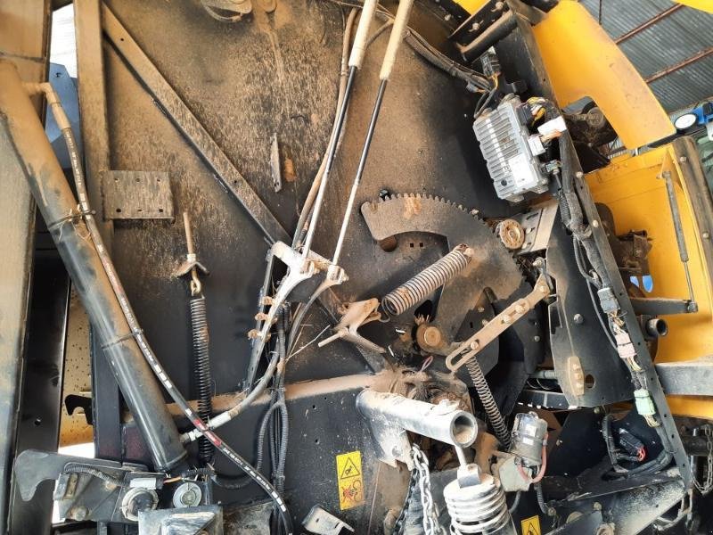 Rundballenpresse tip New Holland ROLL-BELT180, Gebrauchtmaschine in CHAUMONT (Poză 8)