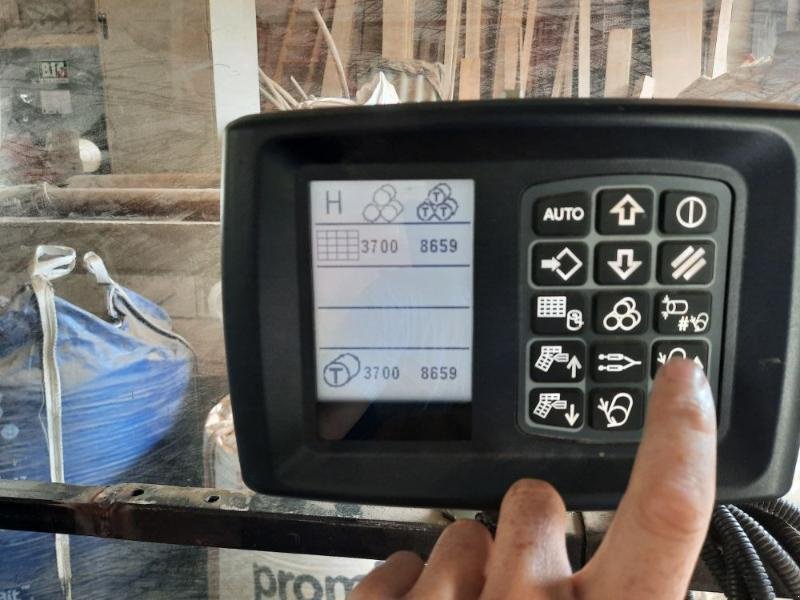 Rundballenpresse tip New Holland ROLL-BELT180, Gebrauchtmaschine in CHAUMONT