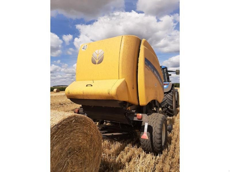 Rundballenpresse des Typs New Holland ROLL-BELT180, Gebrauchtmaschine in CHAUMONT (Bild 3)