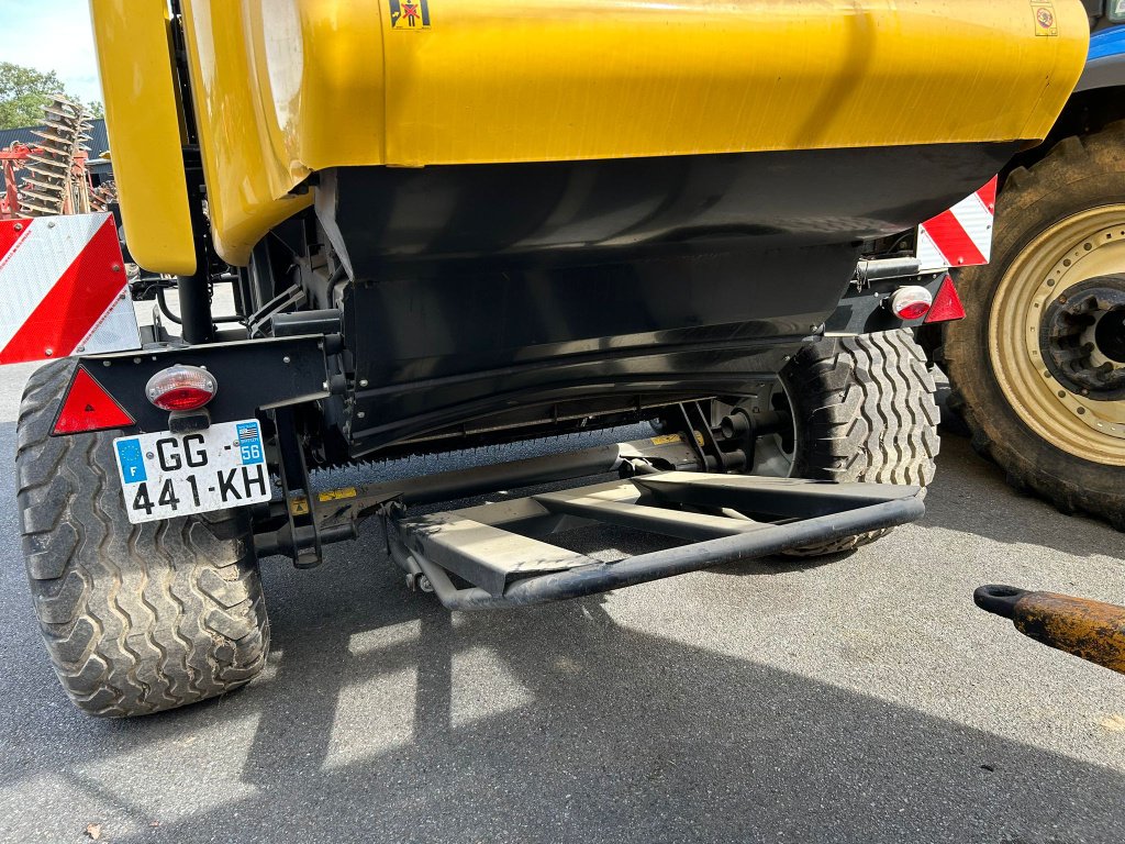 Rundballenpresse tip New Holland ROLL-BELT180, Gebrauchtmaschine in JOSSELIN (Poză 7)