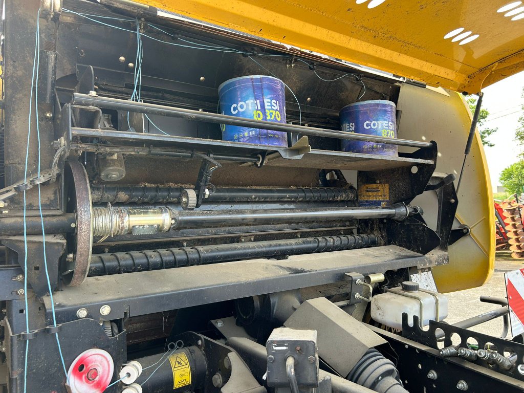 Rundballenpresse tip New Holland ROLL-BELT180, Gebrauchtmaschine in JOSSELIN (Poză 9)