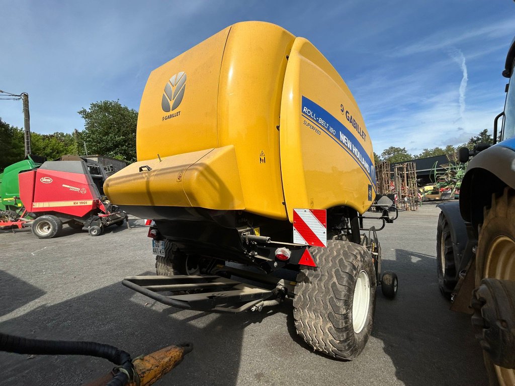 Rundballenpresse tip New Holland ROLL-BELT180, Gebrauchtmaschine in JOSSELIN (Poză 3)