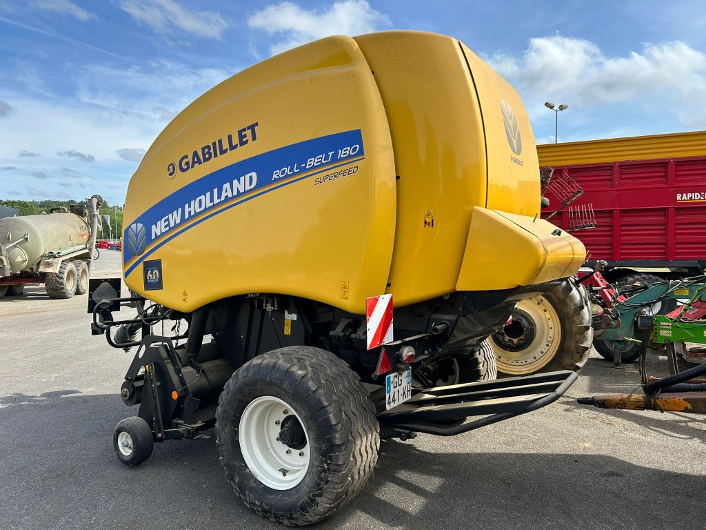 Rundballenpresse tip New Holland ROLL-BELT180, Gebrauchtmaschine in JOSSELIN (Poză 4)
