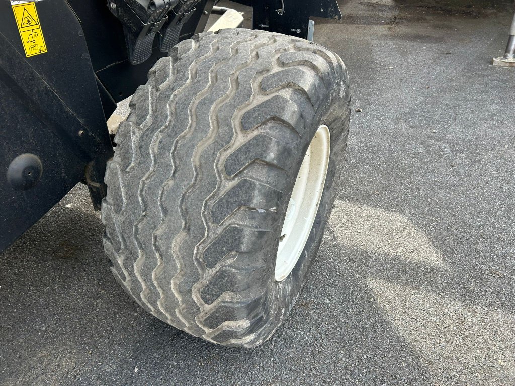 Rundballenpresse tip New Holland ROLL-BELT180, Gebrauchtmaschine in JOSSELIN (Poză 8)