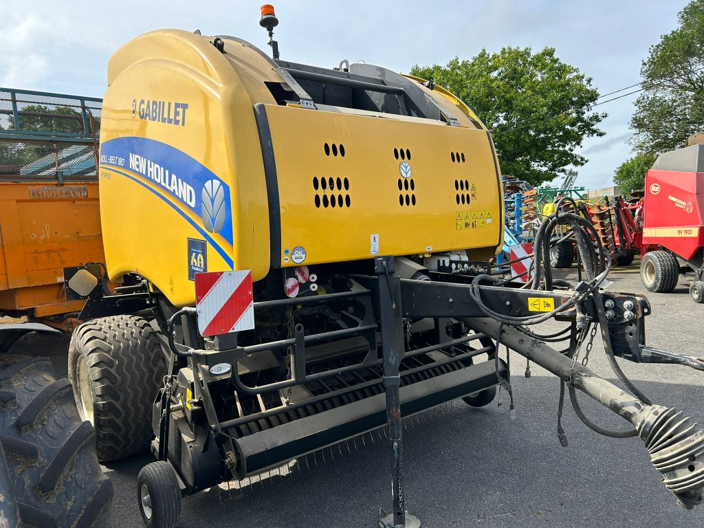 Rundballenpresse tip New Holland ROLL-BELT180, Gebrauchtmaschine in JOSSELIN (Poză 2)