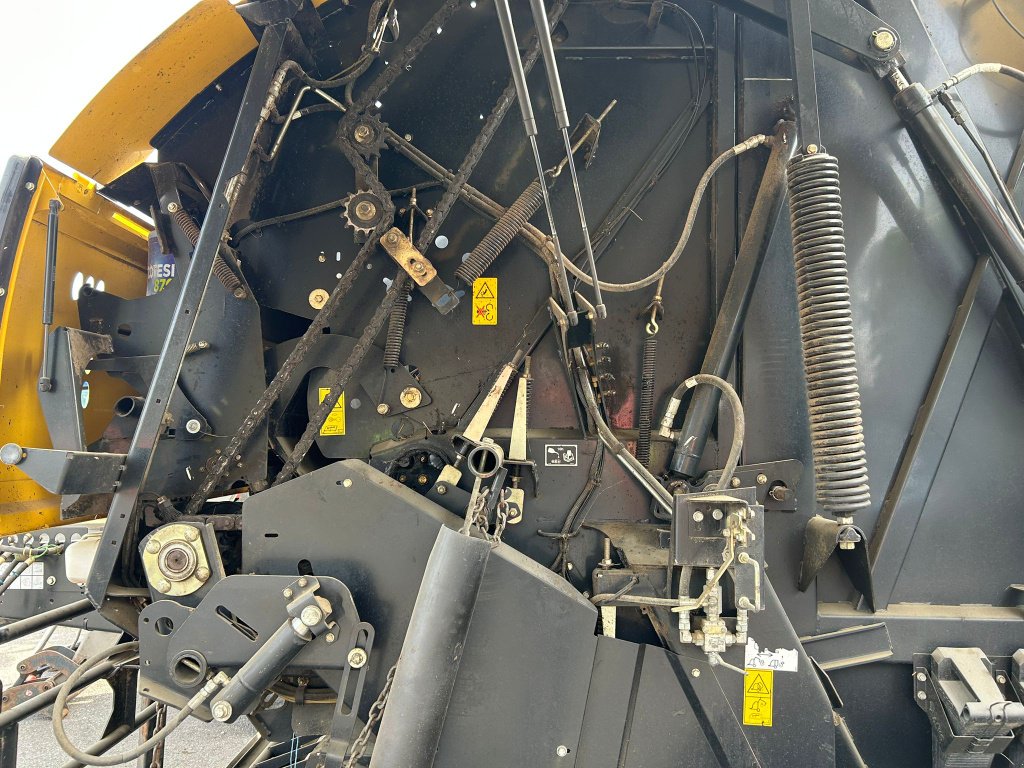 Rundballenpresse tip New Holland ROLL-BELT180, Gebrauchtmaschine in JOSSELIN (Poză 10)