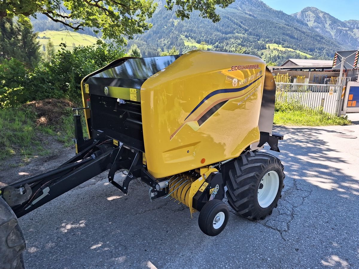 Rundballenpresse des Typs New Holland Rollbar 120 Utility ohne Schneidwerk, Neumaschine in Burgkirchen (Bild 1)