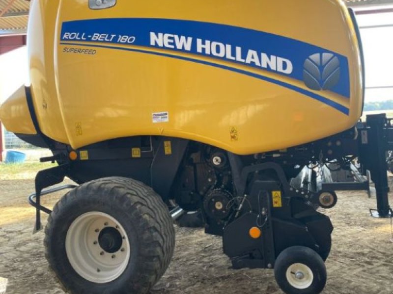 Rundballenpresse des Typs New Holland rollbelt 180 superfeed, Gebrauchtmaschine in MORHANGE (Bild 1)