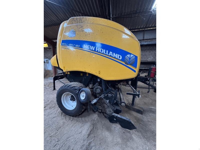 Rundballenpresse des Typs New Holland ROLLBELT 180, Gebrauchtmaschine in Wargnies Le Grand