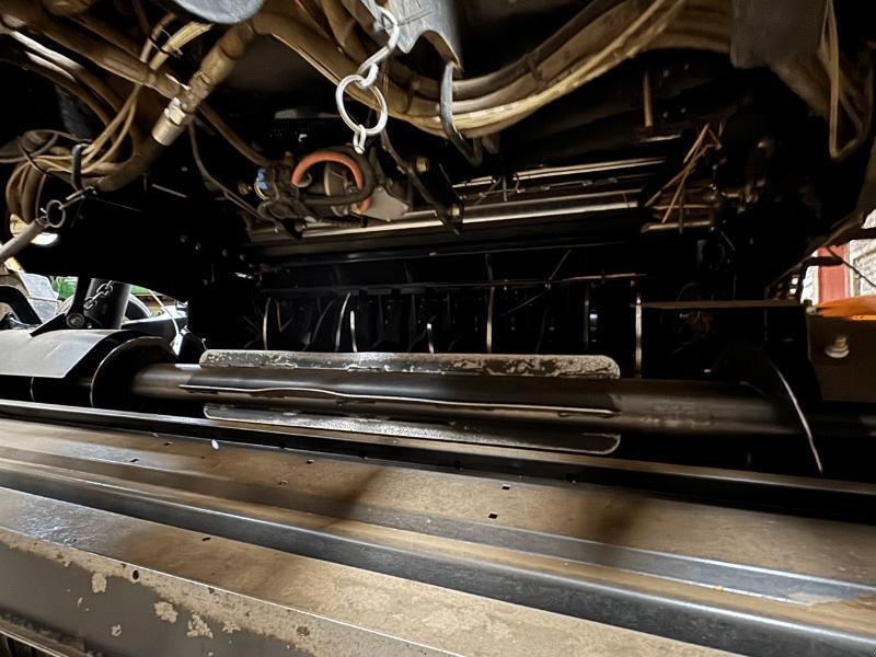 Rundballenpresse des Typs New Holland ROLLBELT 180, Gebrauchtmaschine in Wargnies Le Grand (Bild 4)