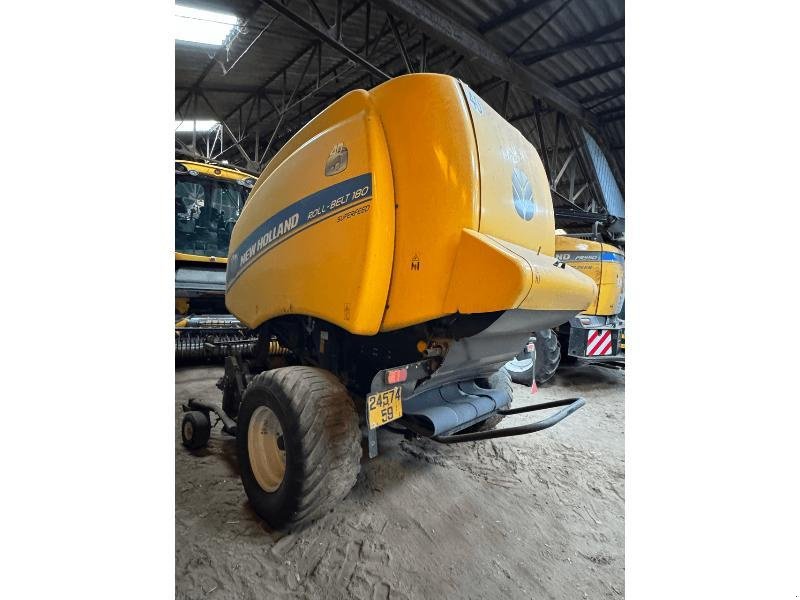 Rundballenpresse des Typs New Holland ROLLBELT 180, Gebrauchtmaschine in Wargnies Le Grand (Bild 7)