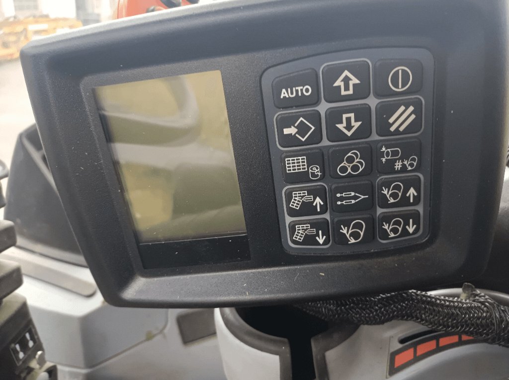 Rundballenpresse типа New Holland Rolt belt 180 superfeed, Gebrauchtmaschine в Lalœuf (Фотография 8)