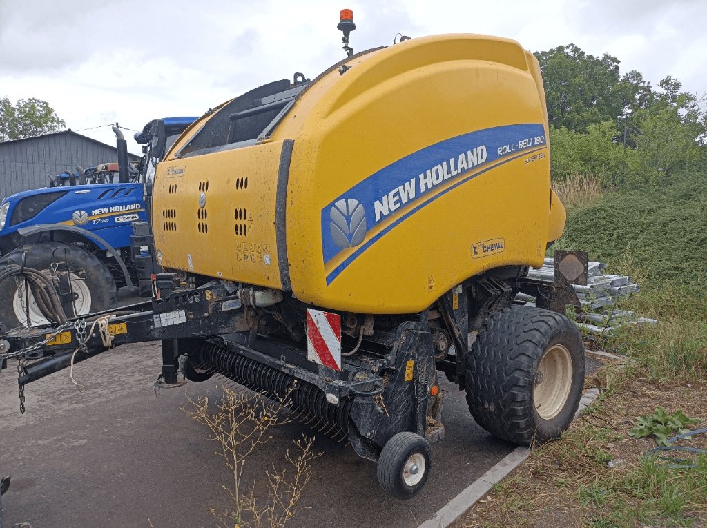 Rundballenpresse типа New Holland Rolt belt 180 superfeed, Gebrauchtmaschine в Lalœuf (Фотография 1)