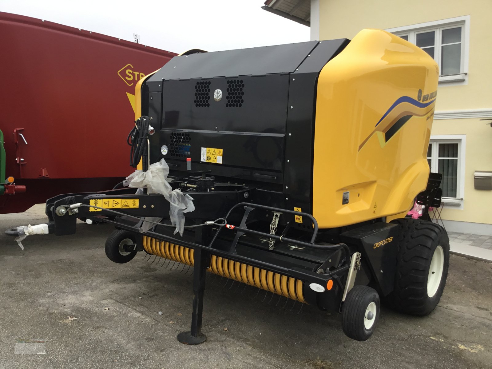 Rundballenpresse des Typs New Holland Roto-Bar 125, Neumaschine in Fürsteneck (Bild 3)