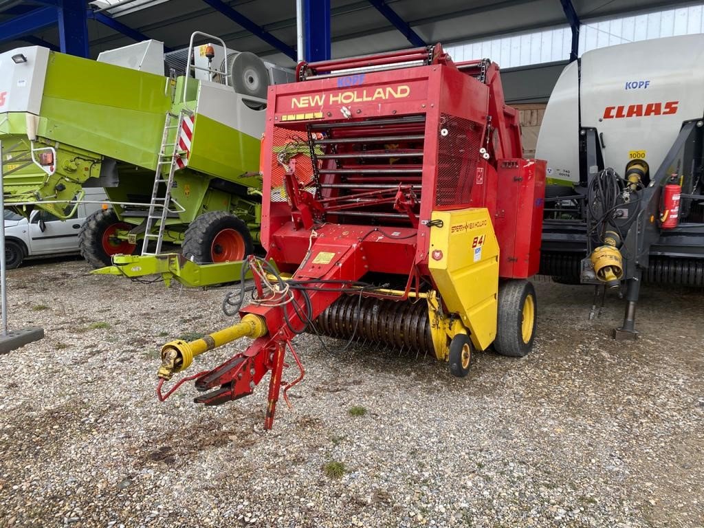 Rundballenpresse des Typs New Holland Typ 841 Landwirtmaschine, Gebrauchtmaschine in Schutterzell (Bild 1)