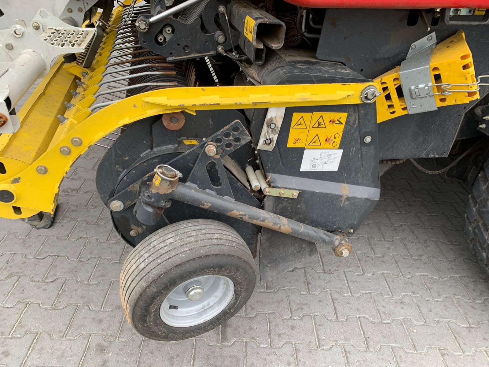 Rundballenpresse des Typs Pöttinger Impress 155 VC Pro, Gebrauchtmaschine in Donnersdorf (Bild 10)