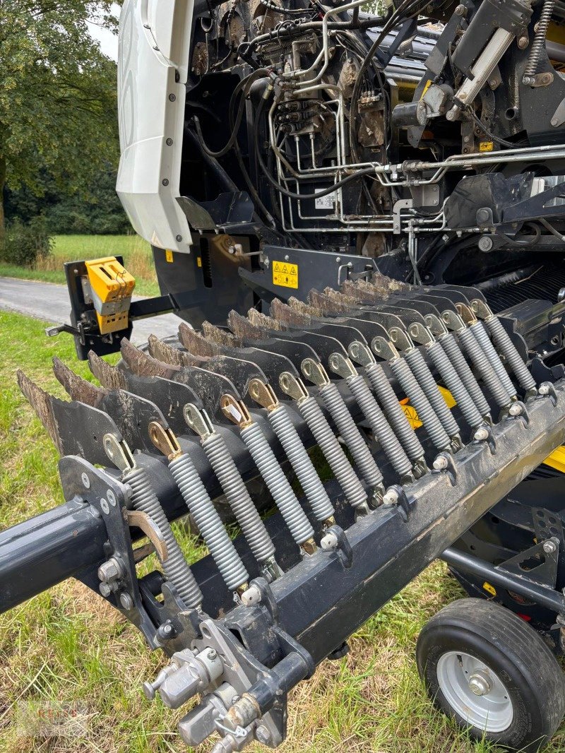 Rundballenpresse des Typs Pöttinger Impress 3130 Master, Neumaschine in Lippetal / Herzfeld (Bild 11)