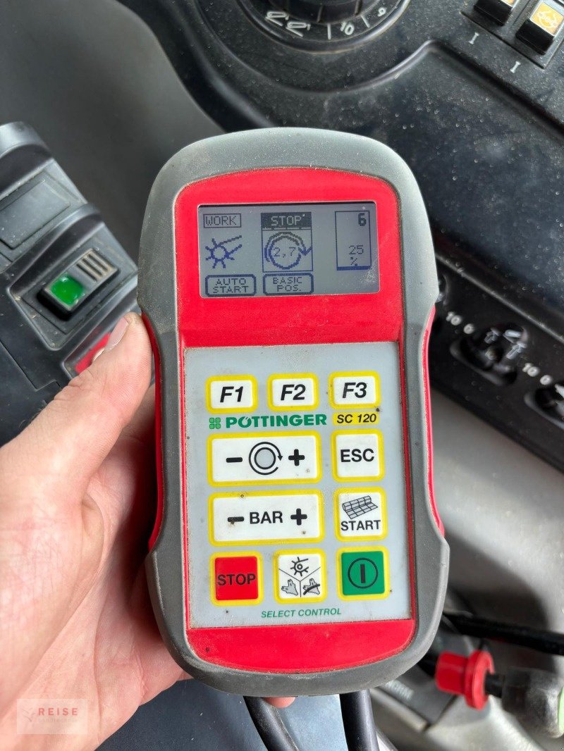 Rundballenpresse des Typs Pöttinger Impress 3130 Master, Neumaschine in Lippetal / Herzfeld (Bild 14)