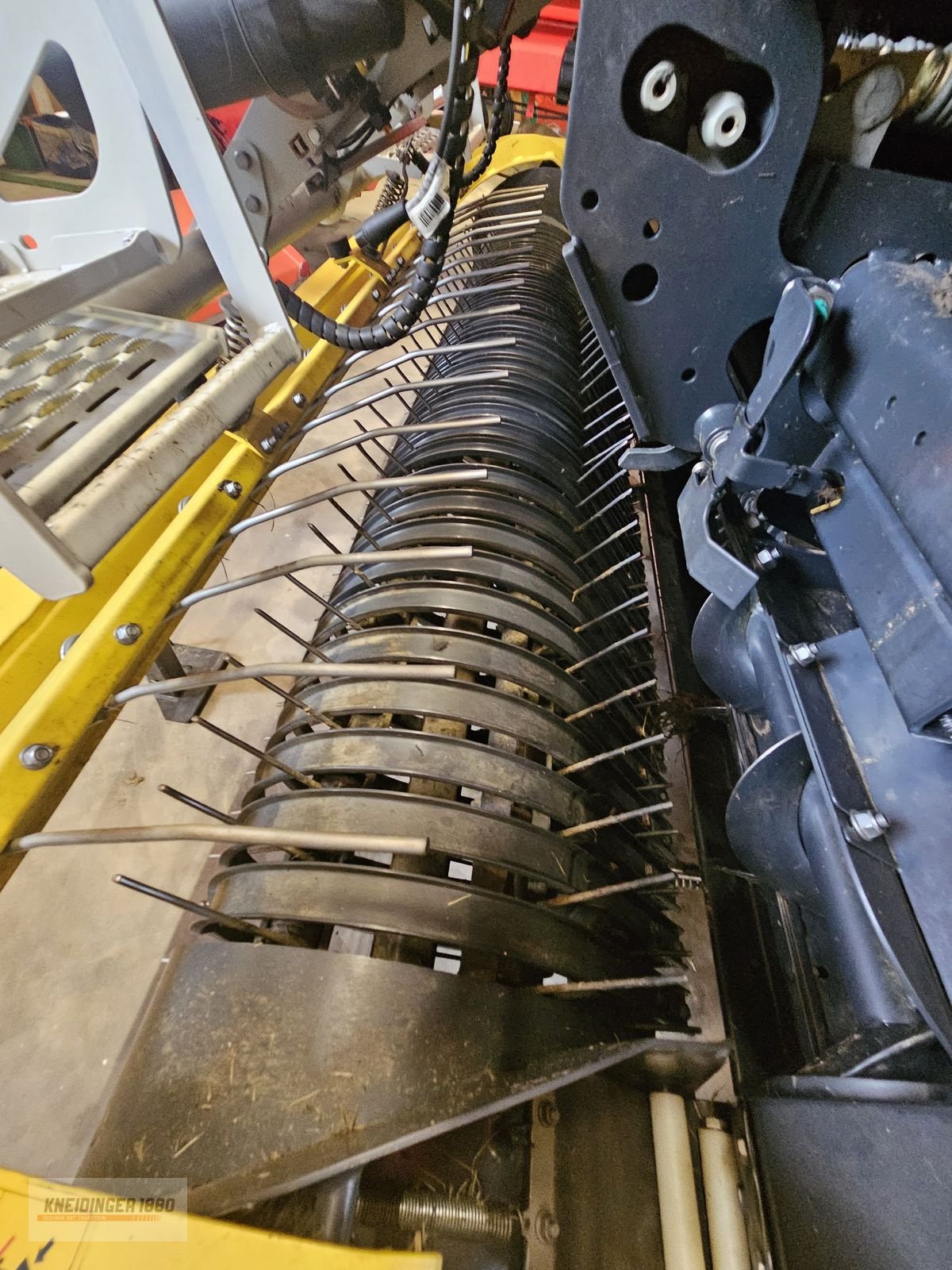 Rundballenpresse des Typs Pöttinger Impress 3160 v Pro, Gebrauchtmaschine in Altenfelden (Bild 4)