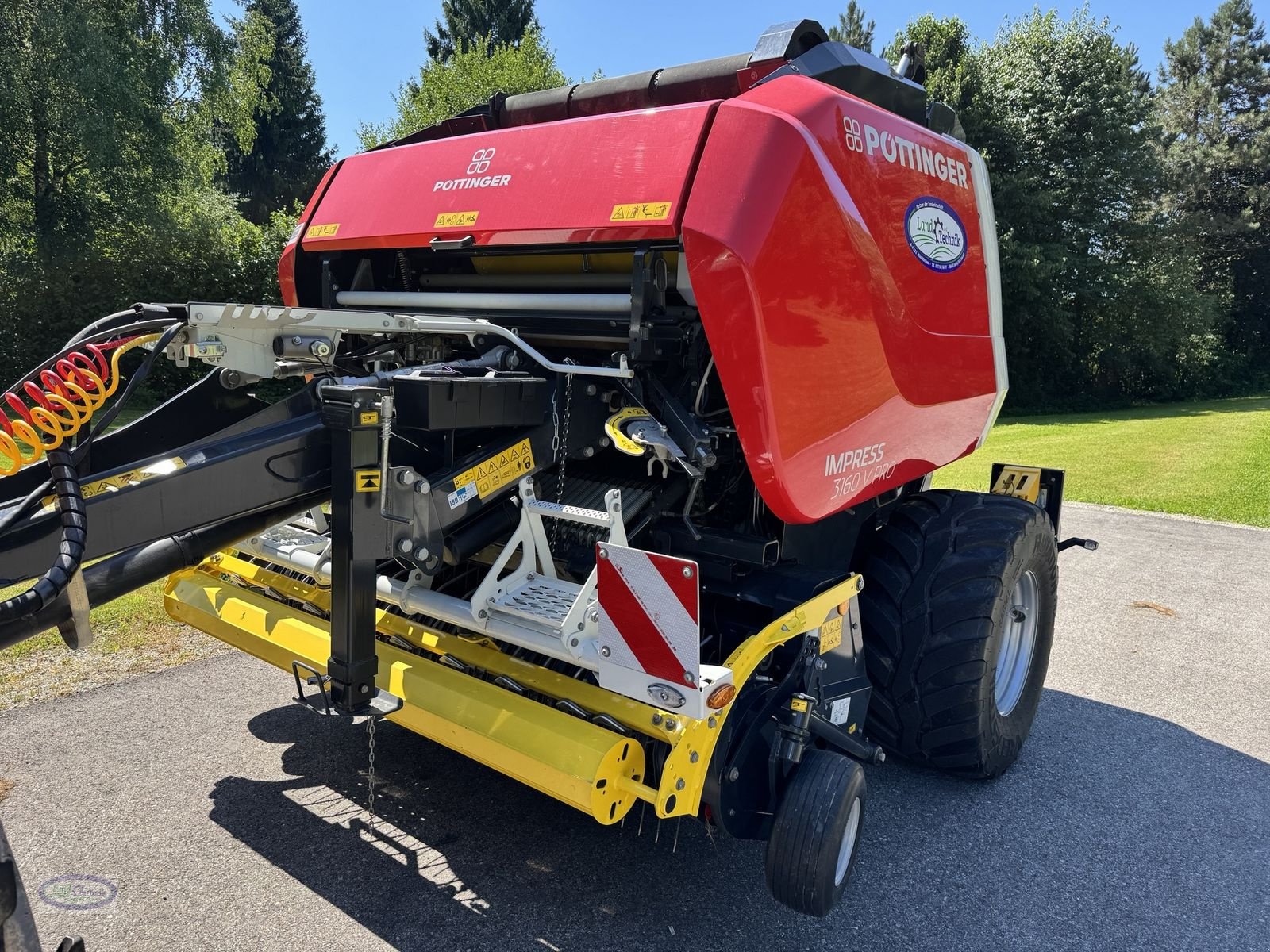 Rundballenpresse des Typs Pöttinger IMPRESS 3160 V PRO, Gebrauchtmaschine in Münzkirchen (Bild 2)