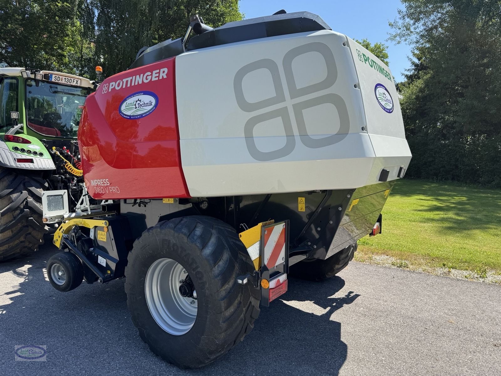 Rundballenpresse des Typs Pöttinger IMPRESS 3160 V PRO, Gebrauchtmaschine in Münzkirchen (Bild 11)