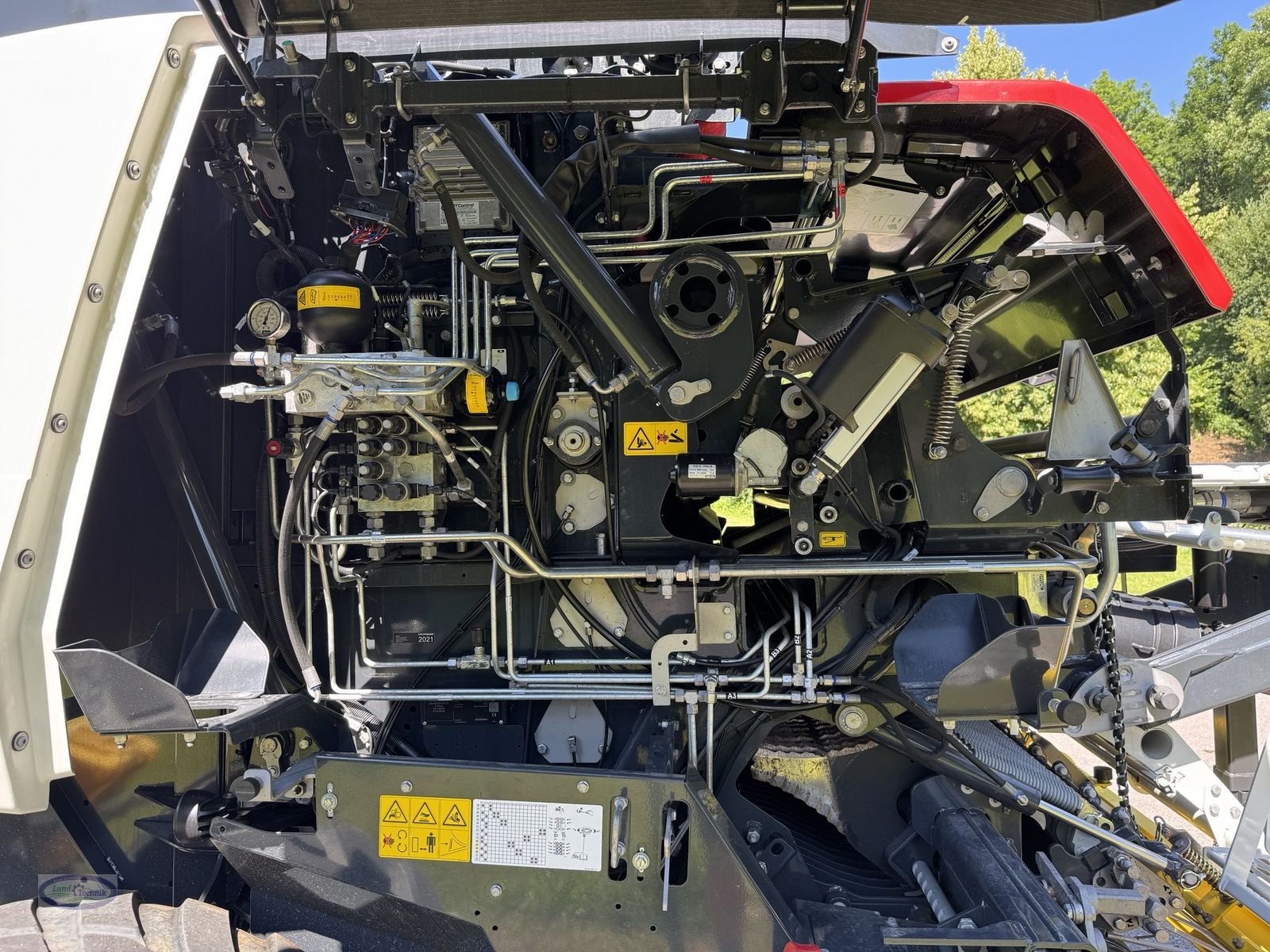 Rundballenpresse des Typs Pöttinger IMPRESS 3160 V PRO, Gebrauchtmaschine in Münzkirchen (Bild 14)