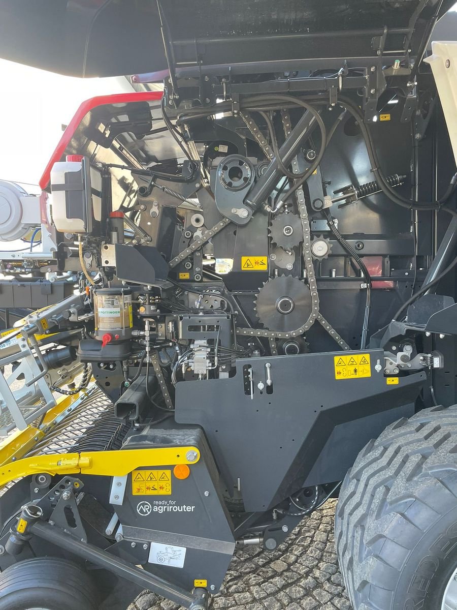 Rundballenpresse des Typs Pöttinger IMPRESS 3160 V PRO, Vorführmaschine in Berndorf (Bild 6)
