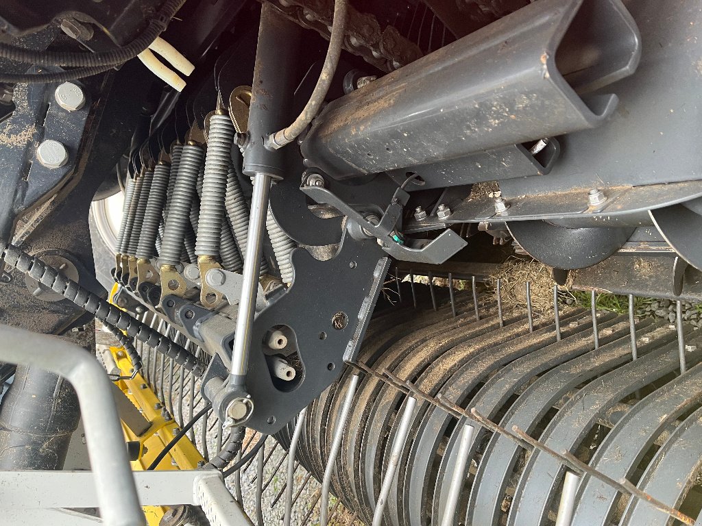 Rundballenpresse typu Pöttinger IMPRESS 3190 V MASTER, Gebrauchtmaschine v VERT TOULON (Obrázek 6)