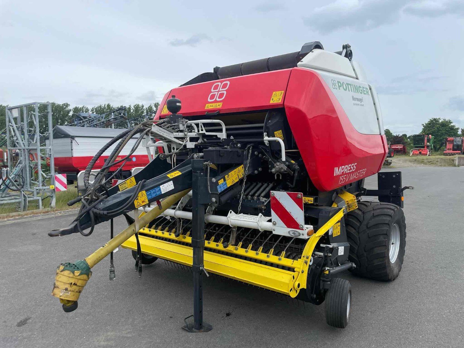 Rundballenpresse des Typs Pöttinger Presse à balles rondes IMPRESS 155V MASTER Pötting, Gebrauchtmaschine in SAINT CLAIR SUR ELLE (Bild 1)