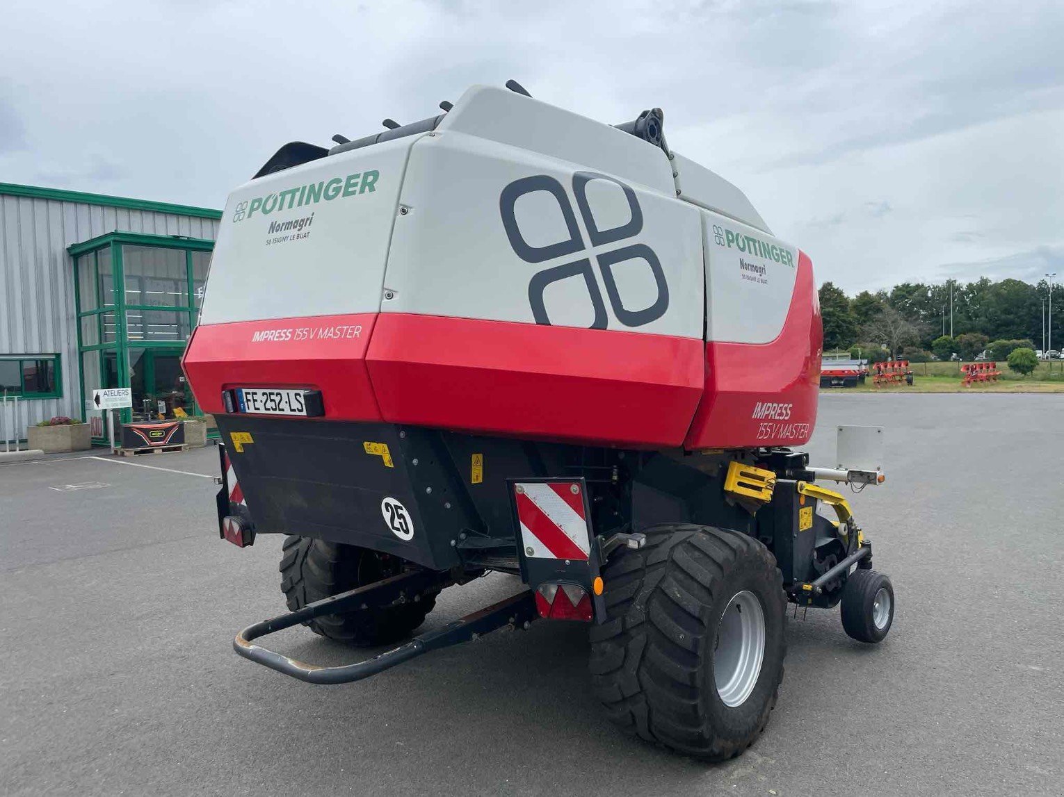 Rundballenpresse des Typs Pöttinger Presse à balles rondes IMPRESS 155V MASTER Pötting, Gebrauchtmaschine in SAINT CLAIR SUR ELLE (Bild 7)
