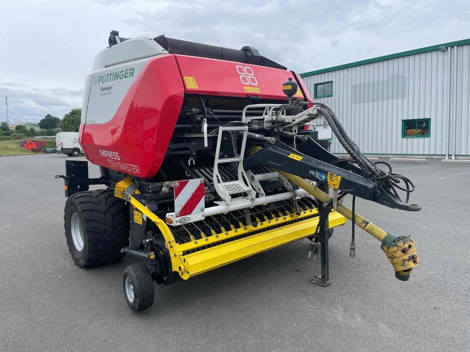 Rundballenpresse des Typs Pöttinger Presse à balles rondes IMPRESS 155V MASTER Pötting, Gebrauchtmaschine in SAINT CLAIR SUR ELLE (Bild 2)