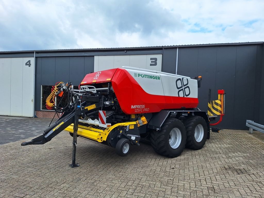 Rundballenpresse of the type Sonstige P&ouml;ttinger IMPRESS 125 FC-PRO, Gebrauchtmaschine in MARIENHEEM (Picture 3)