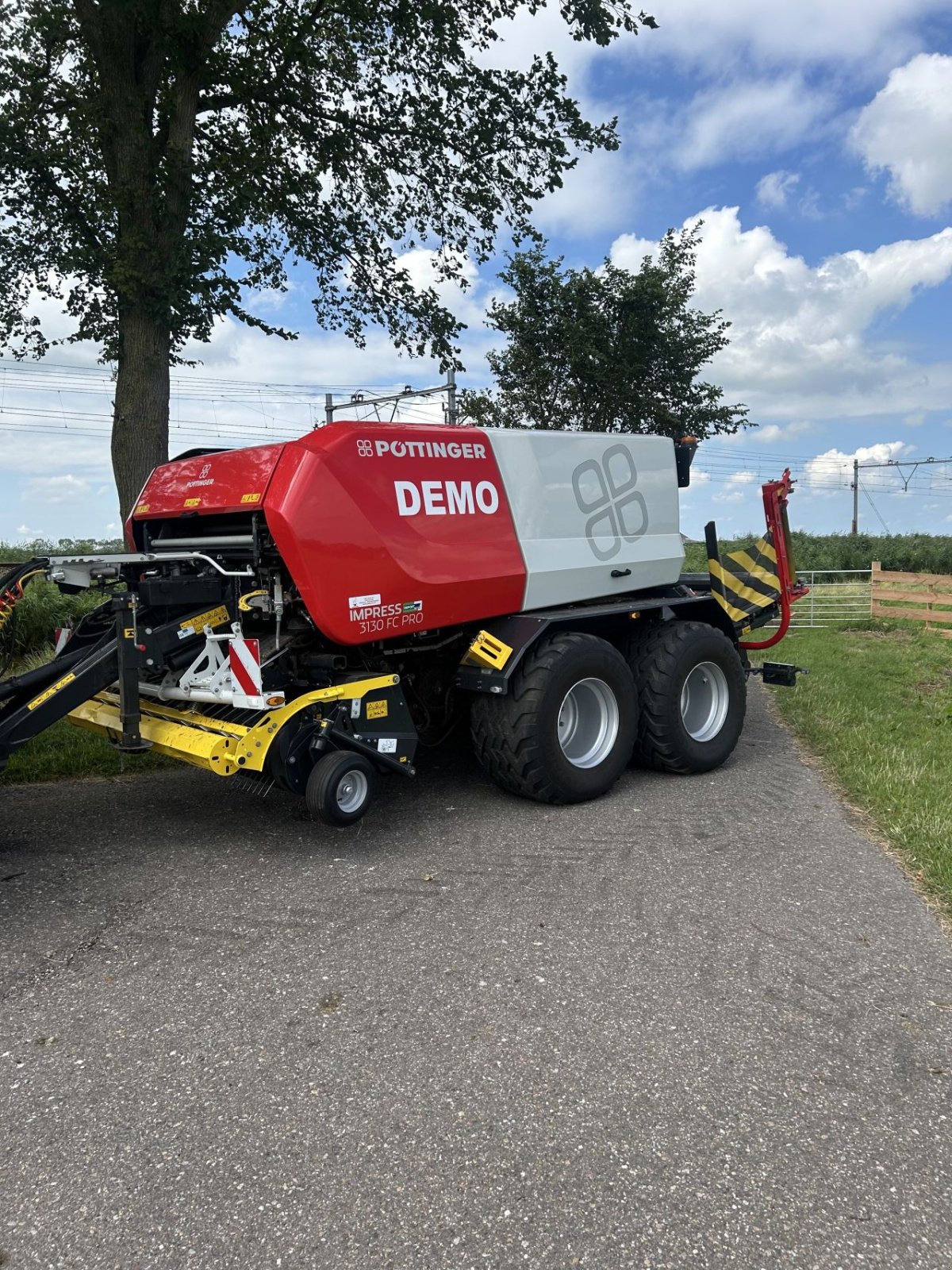 Rundballenpresse typu Sonstige P&ouml;ttinger Impress 3130FC, Gebrauchtmaschine v Kwadijk (Obrázek 1)