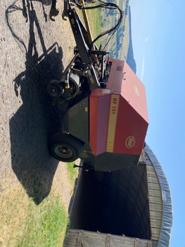 Rundballenpresse типа Vicon RF 121, Gebrauchtmaschine в VERNOUX EN VIVARAIS (Фотография 2)