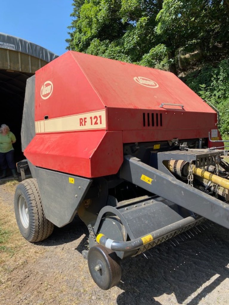 Rundballenpresse типа Vicon RF 121, Gebrauchtmaschine в VERNOUX EN VIVARAIS (Фотография 1)